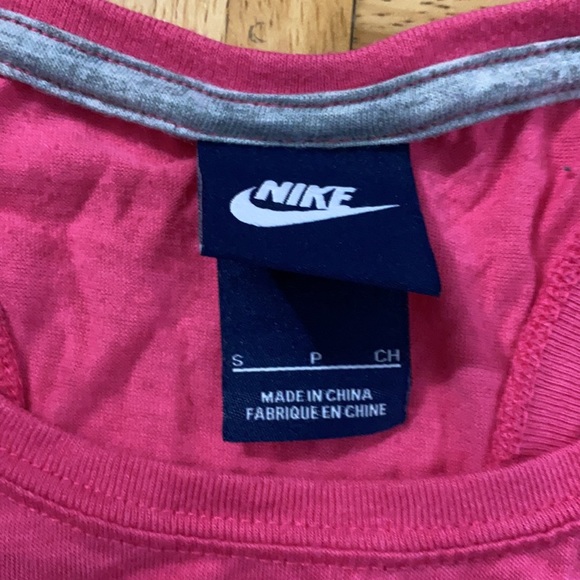 Set of 3 Nike Tank Tops - Picture 3 of 8